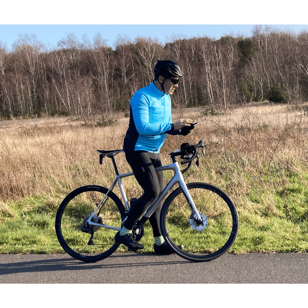 cyclist-wearing-gb-viz-vigo-sports-sunglasses-reading-their-iphone